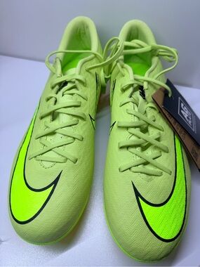 Nike Men's Neon Green Soccer Cleats - High-Visibility Performance